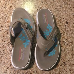 Sketchers memory foam sandals 10